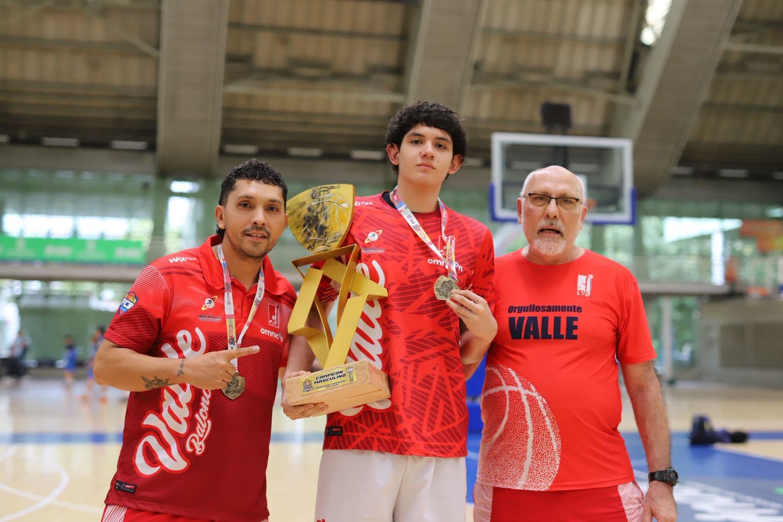 Juan José Muñoz, campeón masculino y becado de Moreno Family Basketball